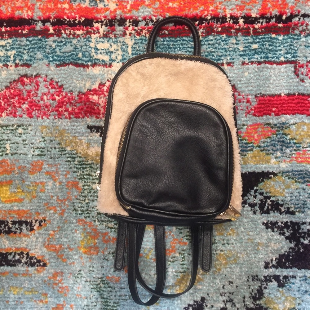 🟢Fuzzy mini festival backpack from LF